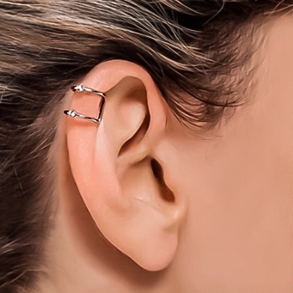 ⚜️𝟯𝟬%𝗢𝗙𝗙 𝗯𝘂𝗻𝗱𝗹𝗲𝘀 𝟯+⚜️ NEW Rhinestone Minimalist Ear Cuff Earring - Picture 2 of 8
